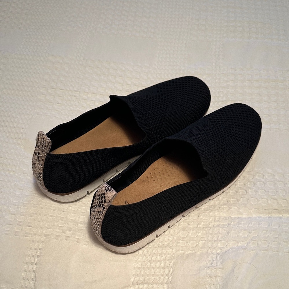 White Mountain Black and Tan Slip-On Loafers
